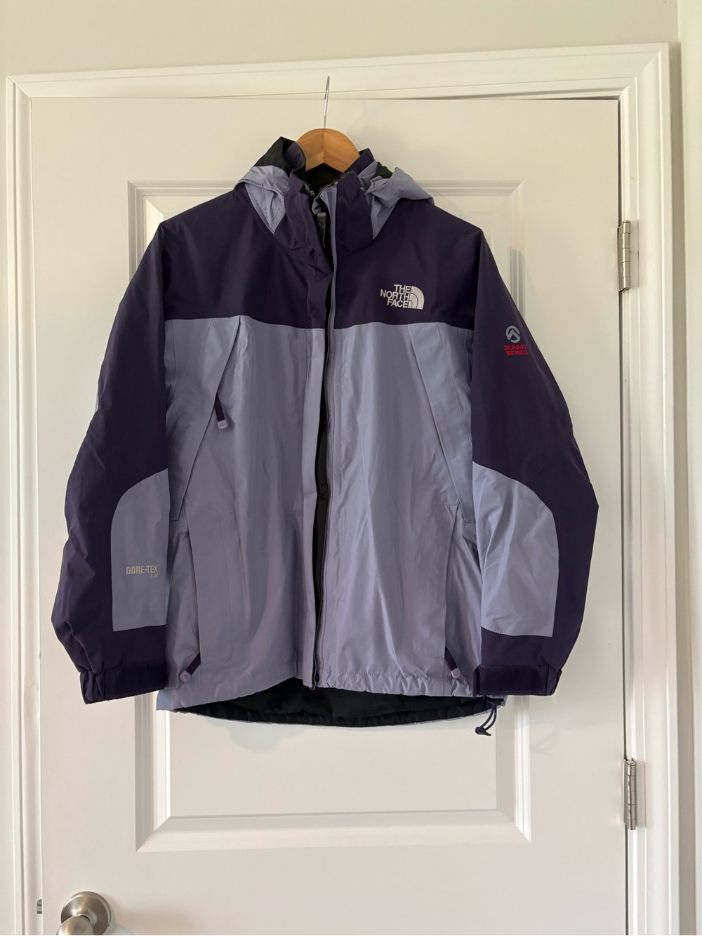 The North Face woman’s Summit Series Gore-Tex Mountain Jacket VINTAGE Small
